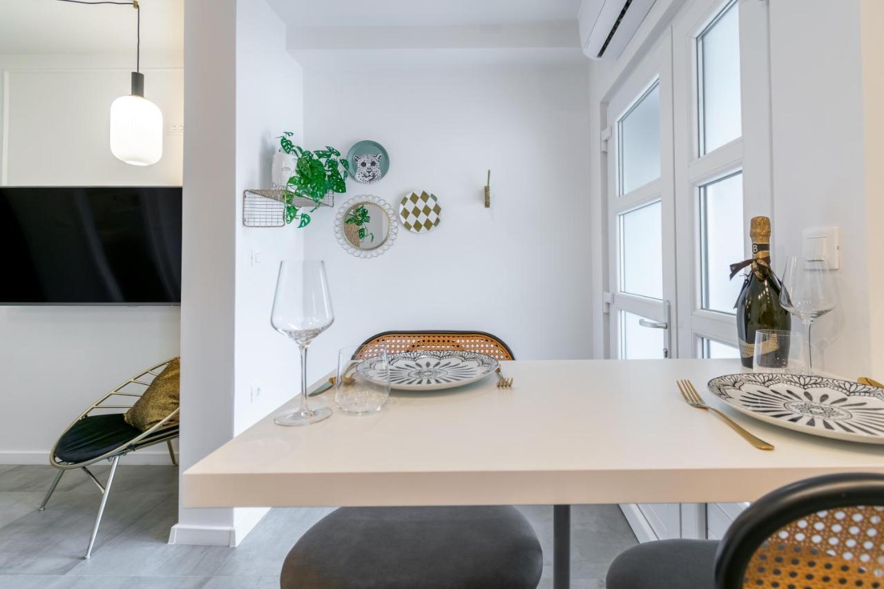 Studio Apartment Smile, Near Beach & Center, Free Parking, Balcony Makarska Ngoại thất bức ảnh